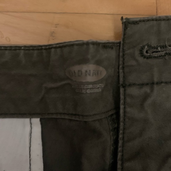 Old navy cargo jeans - Picture 2 of 3